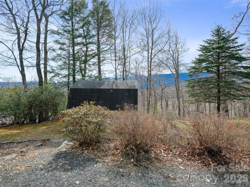 120 Wintergreen Patch Lane, Burnsville, NC 28714.  MLS# CAR4363368, YatesRealty ID 11562. 