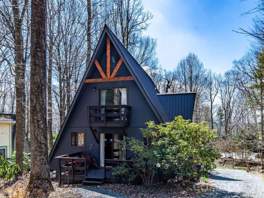 20 Lady Slipper Loop, Newland, NC 28657.  MLS# CAR4363646, YatesRealty ID 11564. 