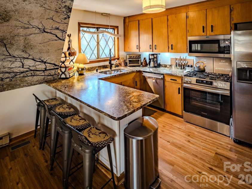20 Lady Slipper Loop, Newland, NC 28657.  MLS# CAR4363646, YatesRealty ID 11564. 