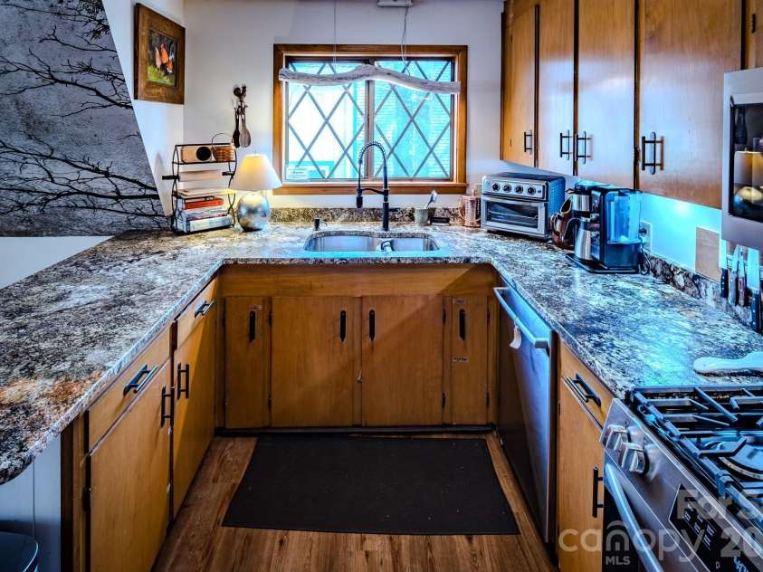 20 Lady Slipper Loop, Newland, NC 28657.  MLS# CAR4363646, YatesRealty ID 11564. 