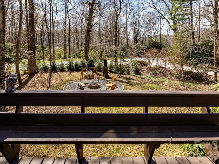20 Lady Slipper Loop, Newland, NC 28657.  MLS# CAR4363646, YatesRealty ID 11564. 