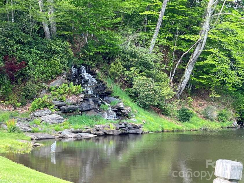 20 Lady Slipper Loop, Newland, NC 28657.  MLS# CAR4363646, YatesRealty ID 11564. 