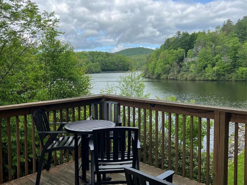 20 Lady Slipper Loop, Newland, NC 28657.  MLS# CAR4363646, YatesRealty ID 11564. 