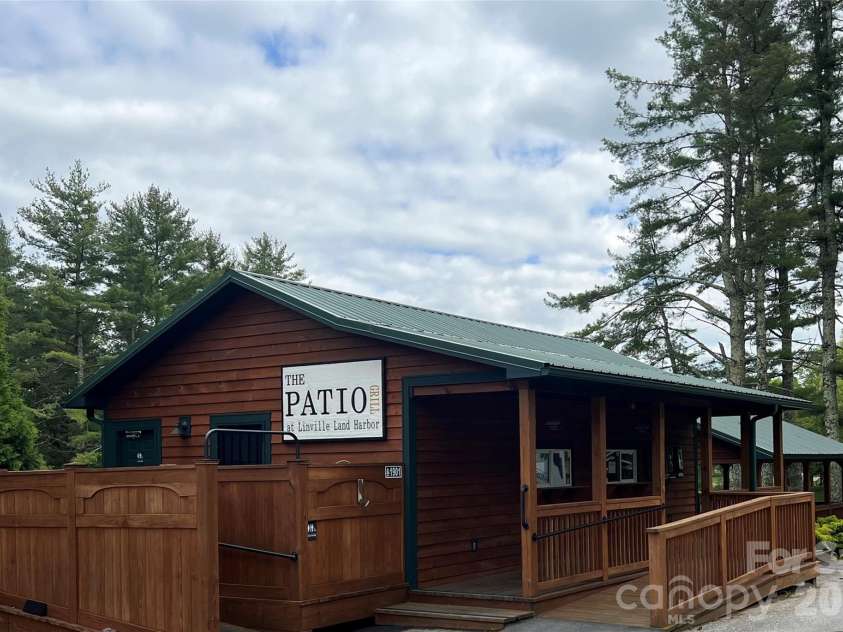 20 Lady Slipper Loop, Newland, NC 28657.  MLS# CAR4363646, YatesRealty ID 11564. On site restaurant open during season