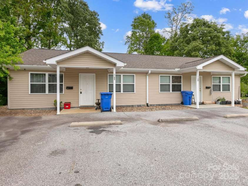 308 Whitted Street, Hendersonville, NC 28739.  MLS# CAR4257178, YatesRealty ID 11566. 