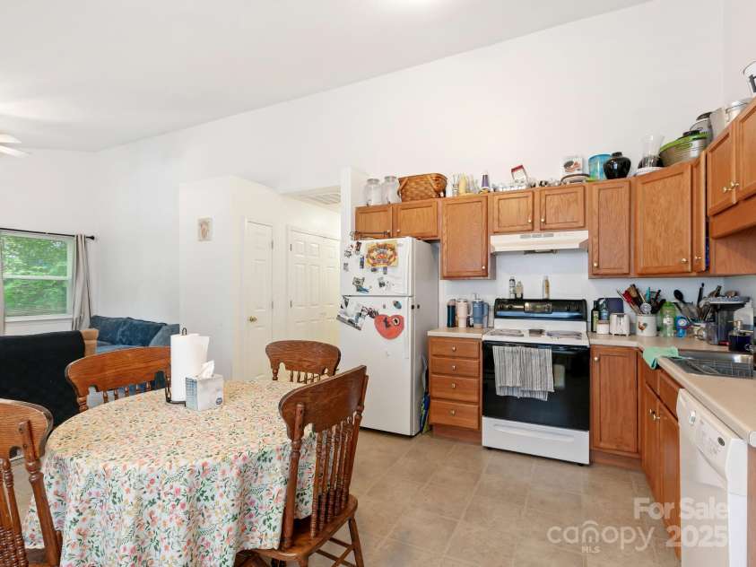 308 Whitted Street, Hendersonville, NC 28739.  MLS# CAR4257178, YatesRealty ID 11566. 