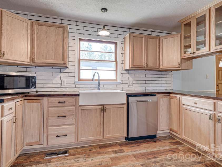 8684 Teals Mill Road, Cheraw, SC 29520.  MLS# CAR4195030, YatesRealty ID 11568. New cabinets