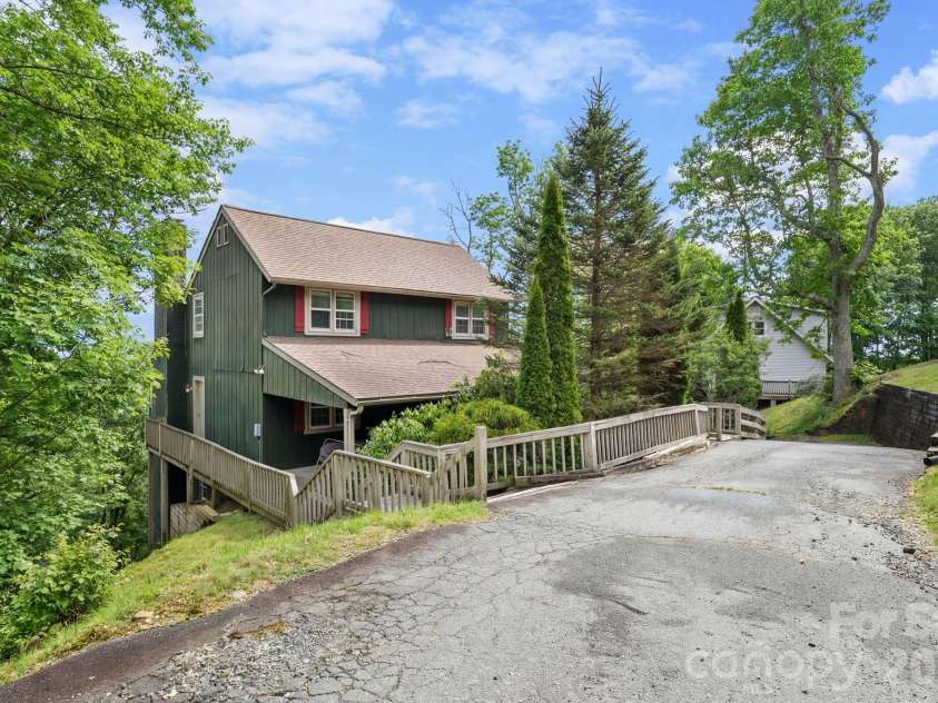 173 Chipmunk Lane, Blowing Rock, NC 28605.  MLS# CAR4363864, YatesRealty ID 11569. 