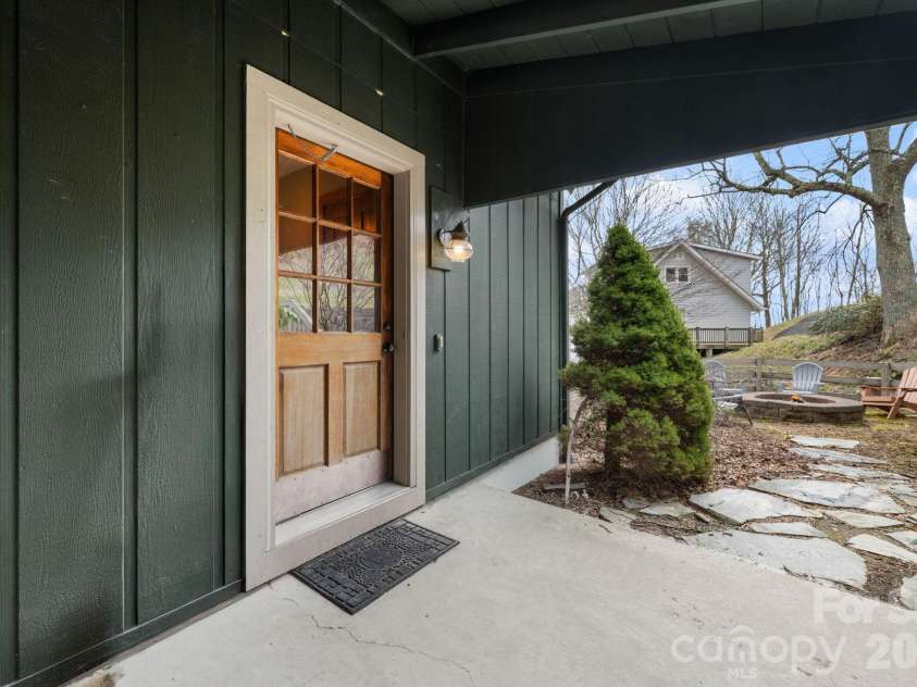 173 Chipmunk Lane, Blowing Rock, NC 28605.  MLS# CAR4363864, YatesRealty ID 11569. 