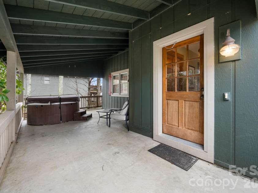 173 Chipmunk Lane, Blowing Rock, NC 28605.  MLS# CAR4363864, YatesRealty ID 11569. 