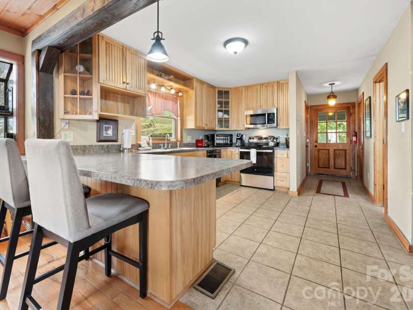 173 Chipmunk Lane, Blowing Rock, NC 28605.  MLS# CAR4363864, YatesRealty ID 11569. 