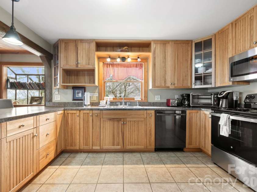 173 Chipmunk Lane, Blowing Rock, NC 28605.  MLS# CAR4363864, YatesRealty ID 11569. 