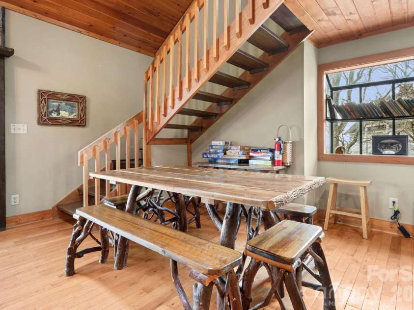 173 Chipmunk Lane, Blowing Rock, NC 28605.  MLS# CAR4363864, YatesRealty ID 11569. 