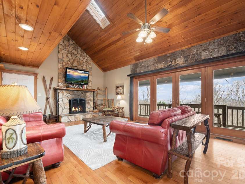 173 Chipmunk Lane, Blowing Rock, NC 28605.  MLS# CAR4363864, YatesRealty ID 11569. 