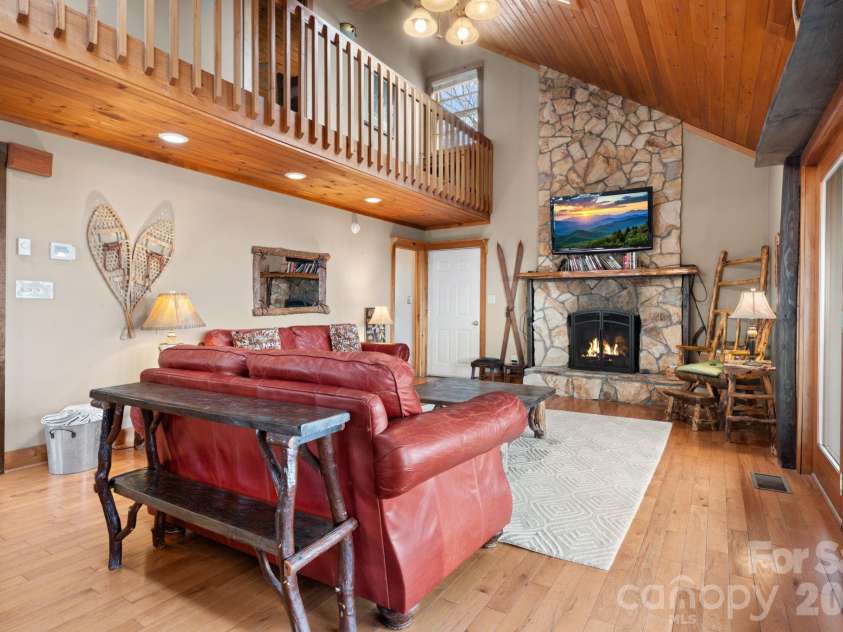 173 Chipmunk Lane, Blowing Rock, NC 28605.  MLS# CAR4363864, YatesRealty ID 11569. 