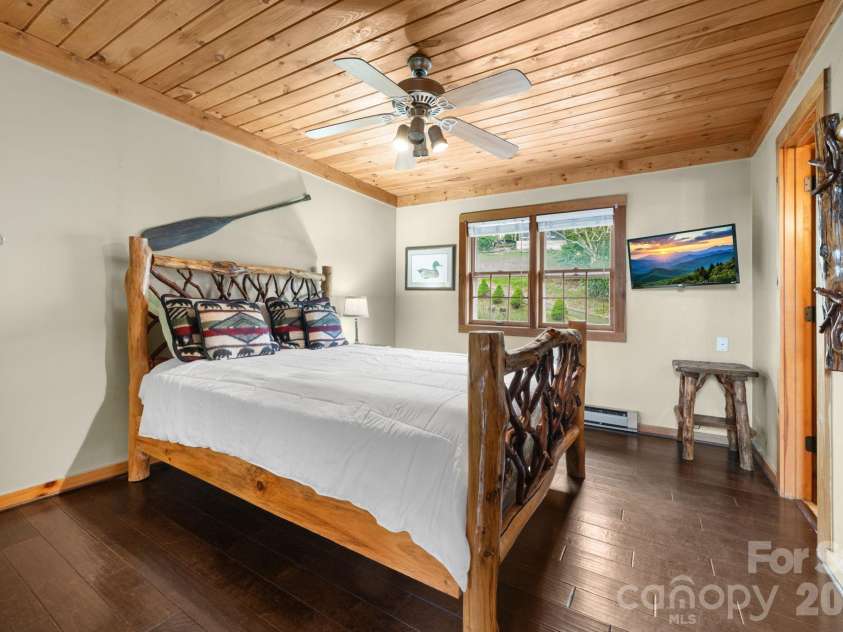 173 Chipmunk Lane, Blowing Rock, NC 28605.  MLS# CAR4363864, YatesRealty ID 11569. 