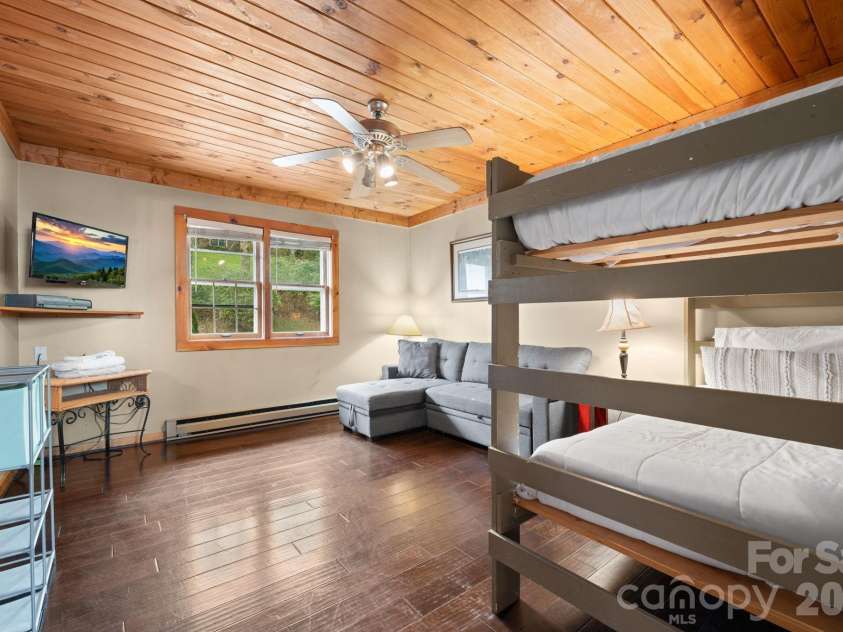 173 Chipmunk Lane, Blowing Rock, NC 28605.  MLS# CAR4363864, YatesRealty ID 11569. 