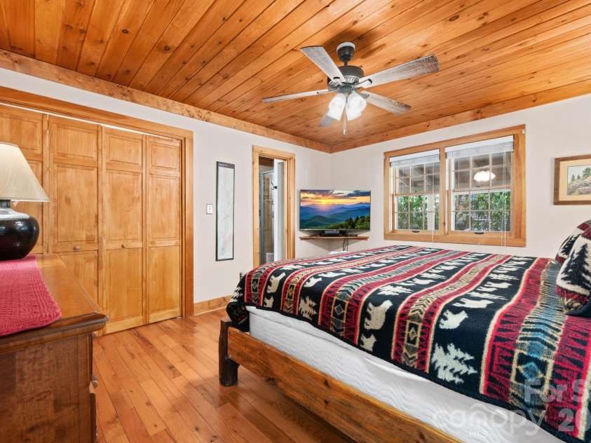 173 Chipmunk Lane, Blowing Rock, NC 28605.  MLS# CAR4363864, YatesRealty ID 11569. 