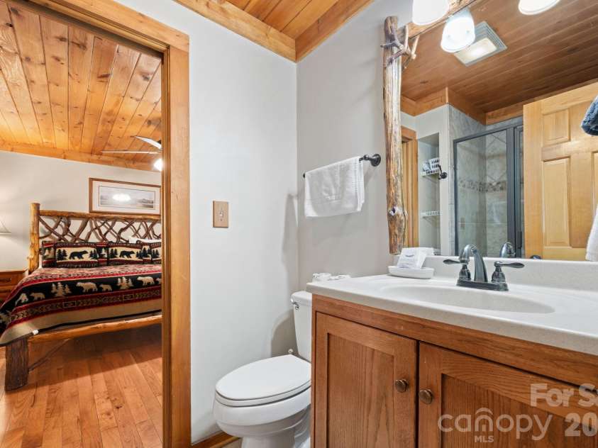 173 Chipmunk Lane, Blowing Rock, NC 28605.  MLS# CAR4363864, YatesRealty ID 11569. 