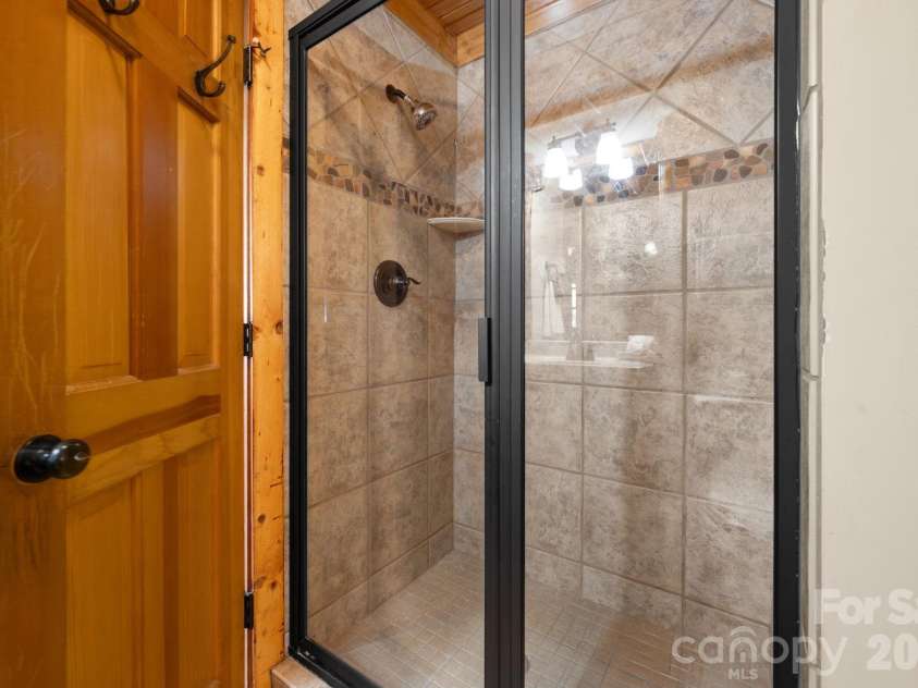 173 Chipmunk Lane, Blowing Rock, NC 28605.  MLS# CAR4363864, YatesRealty ID 11569. 