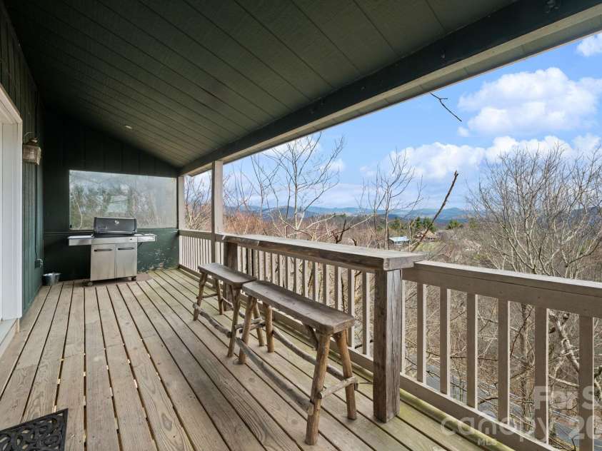 173 Chipmunk Lane, Blowing Rock, NC 28605.  MLS# CAR4363864, YatesRealty ID 11569. 