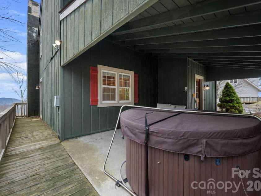 173 Chipmunk Lane, Blowing Rock, NC 28605.  MLS# CAR4363864, YatesRealty ID 11569. 
