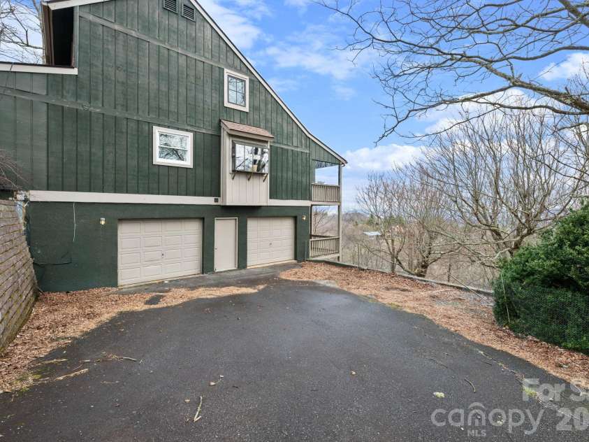 173 Chipmunk Lane, Blowing Rock, NC 28605.  MLS# CAR4363864, YatesRealty ID 11569. 