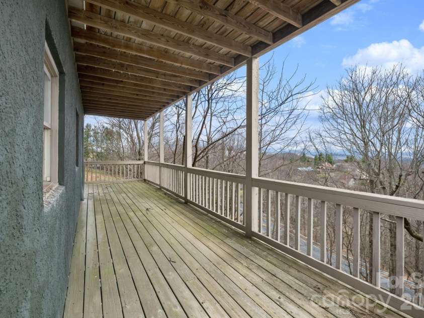 173 Chipmunk Lane, Blowing Rock, NC 28605.  MLS# CAR4363864, YatesRealty ID 11569. 