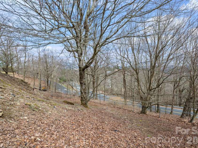 173 Chipmunk Lane, Blowing Rock, NC 28605.  MLS# CAR4363864, YatesRealty ID 11569. 