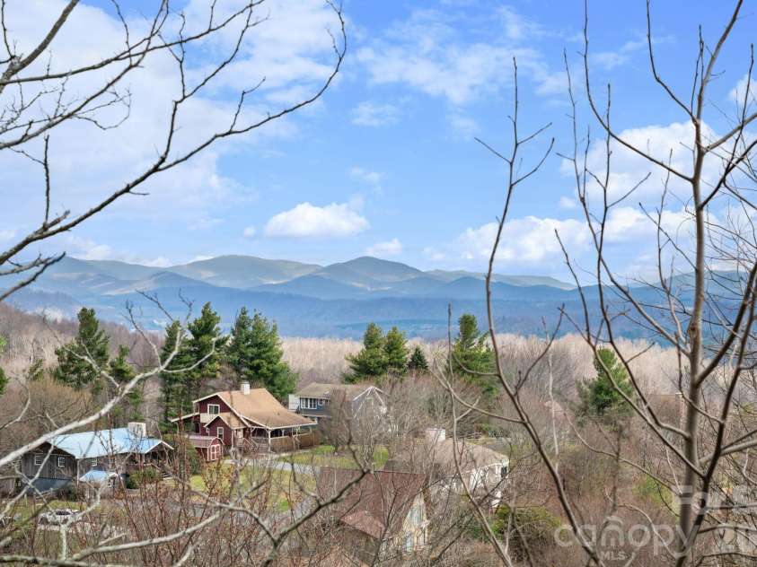 173 Chipmunk Lane, Blowing Rock, NC 28605.  MLS# CAR4363864, YatesRealty ID 11569. 