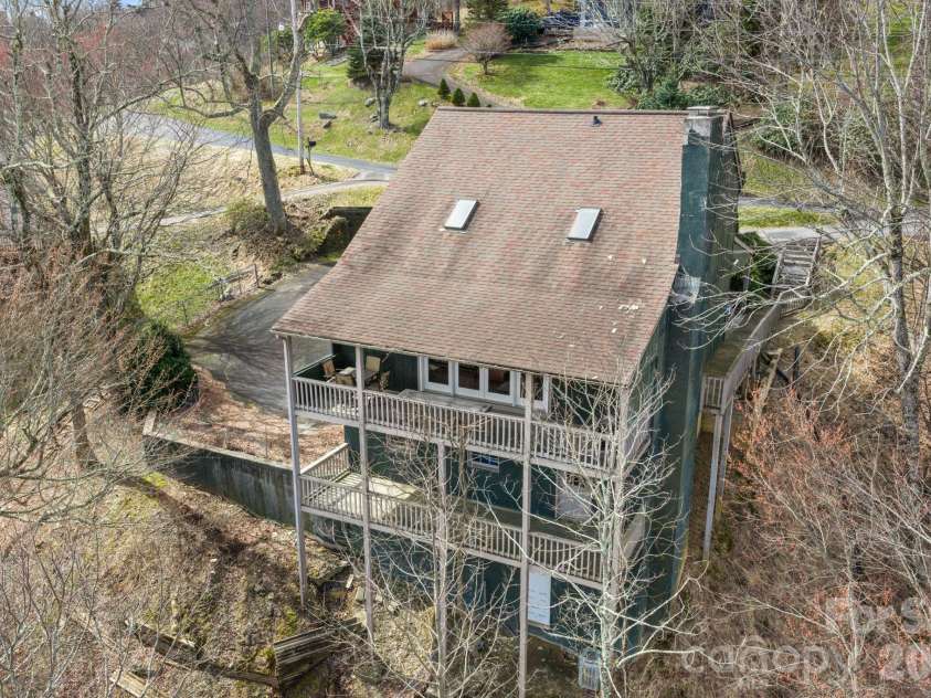 173 Chipmunk Lane, Blowing Rock, NC 28605.  MLS# CAR4363864, YatesRealty ID 11569. 