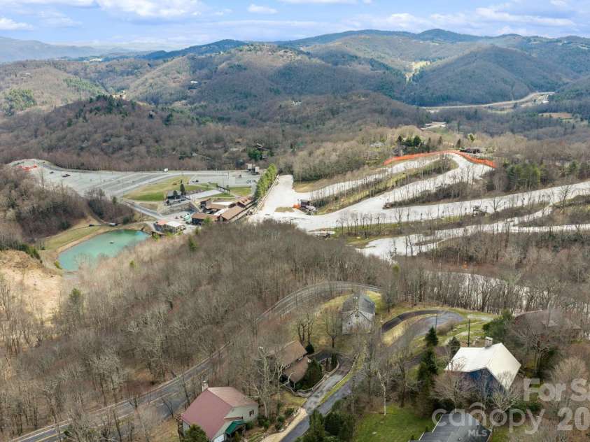 173 Chipmunk Lane, Blowing Rock, NC 28605.  MLS# CAR4363864, YatesRealty ID 11569. 