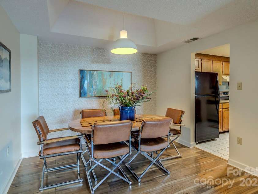 303 Sugar Top Drive, Sugar Mountain, NC 28604.  MLS# CAR4302428, YatesRealty ID 1157. 