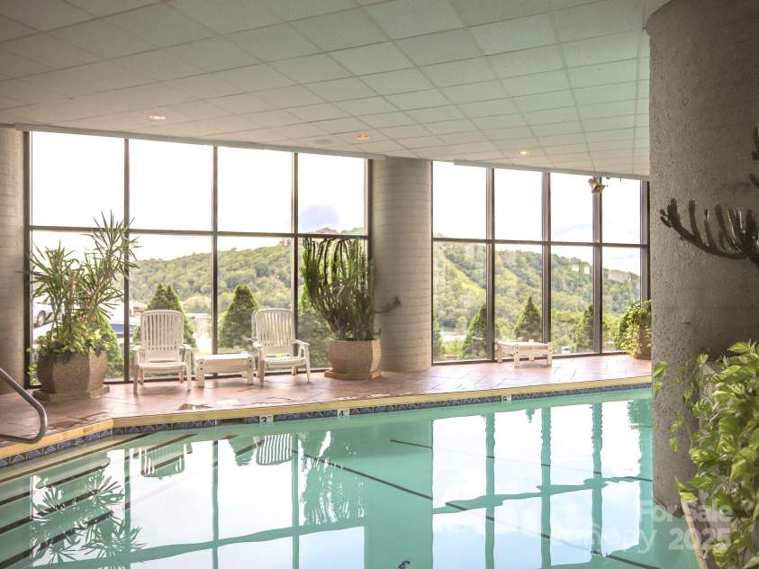 303 Sugar Top Drive, Sugar Mountain, NC 28604.  MLS# CAR4302428, YatesRealty ID 1157. 