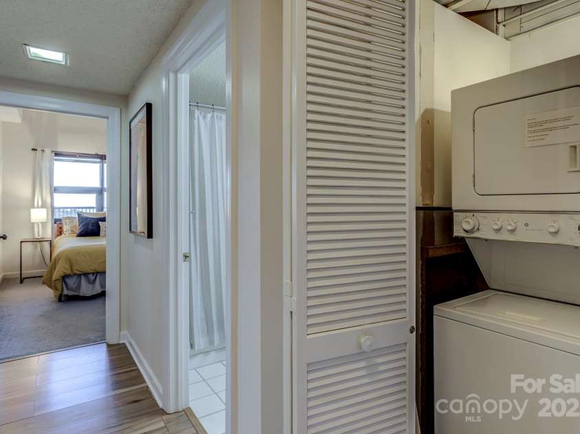 303 Sugar Top Drive, Sugar Mountain, NC 28604.  MLS# CAR4302428, YatesRealty ID 1157. In unit Laundry