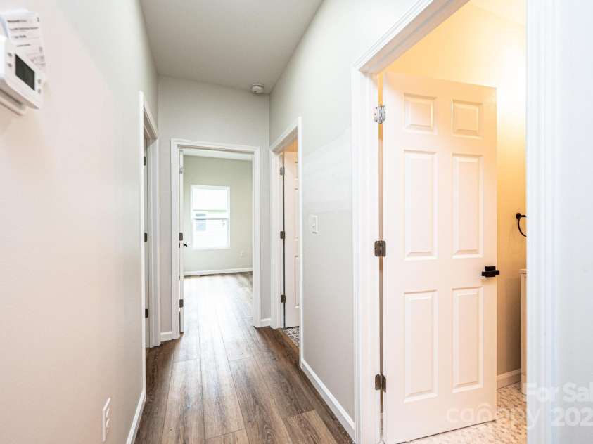 122 39th Avenue Court, Hickory, NC 28601.  MLS# CAR4282182, YatesRealty ID 11570. 