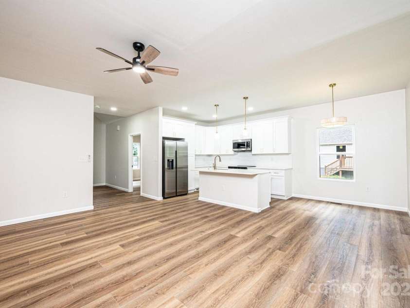 122 39th Avenue Court, Hickory, NC 28601.  MLS# CAR4282182, YatesRealty ID 11570. 