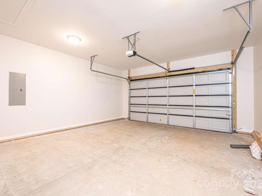 122 39th Avenue Court, Hickory, NC 28601.  MLS# CAR4282182, YatesRealty ID 11570. 