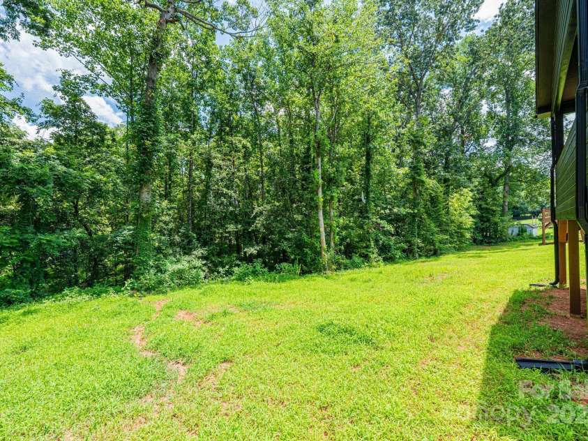 122 39th Avenue Court, Hickory, NC 28601.  MLS# CAR4282182, YatesRealty ID 11570. 