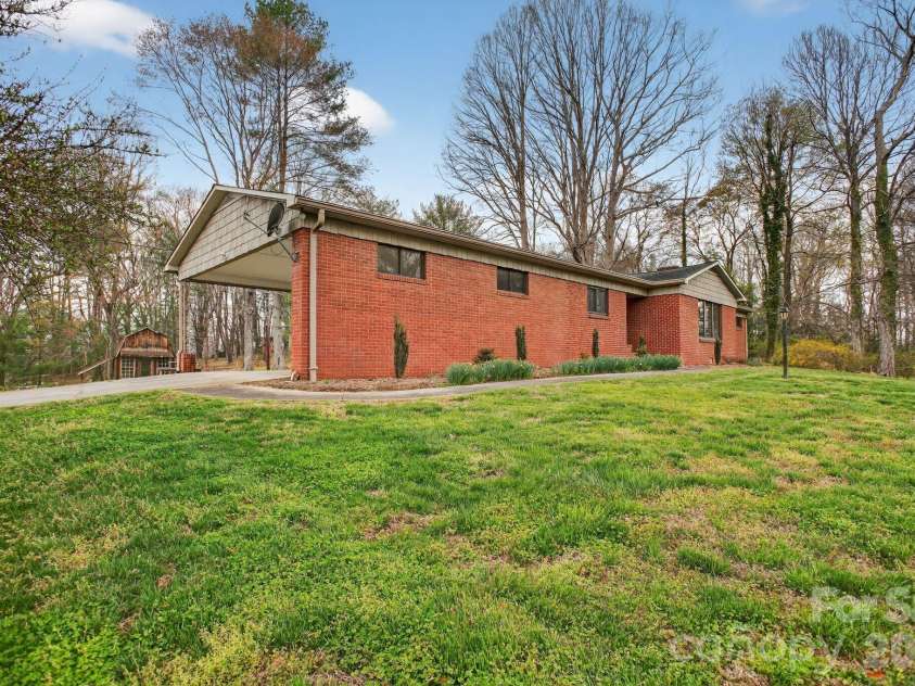4783 Calico Road, Lenoir, NC 28645.  MLS# CAR4364463, YatesRealty ID 11570. 