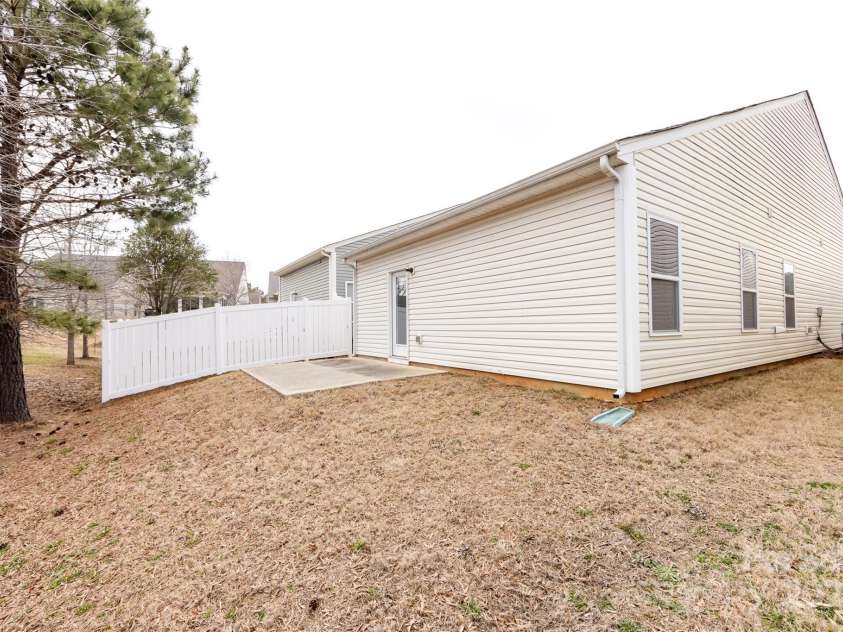 5216 Crystal Lakes Drive, Rock Hill, SC 29732.  MLS# CAR4226048, YatesRealty ID 11572. 