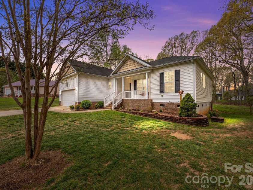 1667 Warwick Court, Lincolnton, NC 28092.  MLS# CAR4365135, YatesRealty ID 11573. 