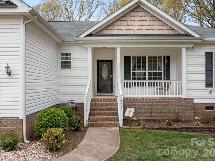 1667 Warwick Court, Lincolnton, NC 28092.  MLS# CAR4365135, YatesRealty ID 11573. 