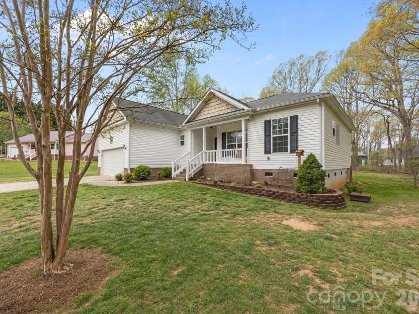 1667 Warwick Court, Lincolnton, NC 28092.  MLS# CAR4365135, YatesRealty ID 11573. 