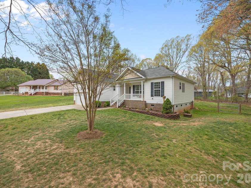 1667 Warwick Court, Lincolnton, NC 28092.  MLS# CAR4365135, YatesRealty ID 11573. 