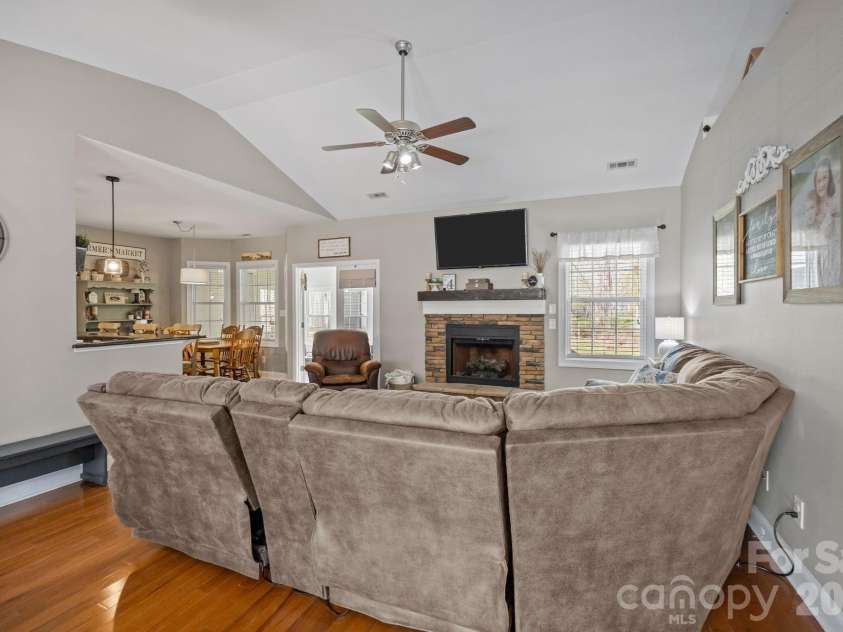1667 Warwick Court, Lincolnton, NC 28092.  MLS# CAR4365135, YatesRealty ID 11573. 