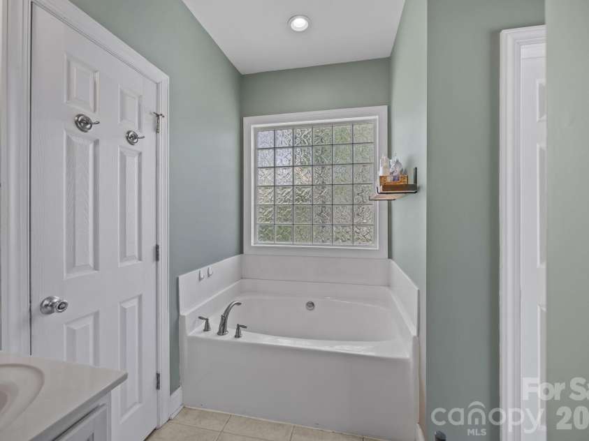 1667 Warwick Court, Lincolnton, NC 28092.  MLS# CAR4365135, YatesRealty ID 11573. 