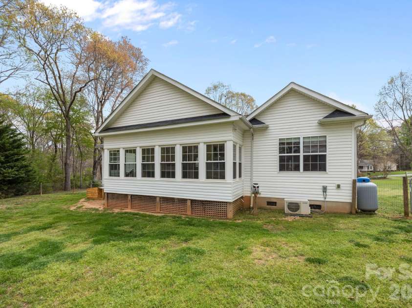 1667 Warwick Court, Lincolnton, NC 28092.  MLS# CAR4365135, YatesRealty ID 11573. 