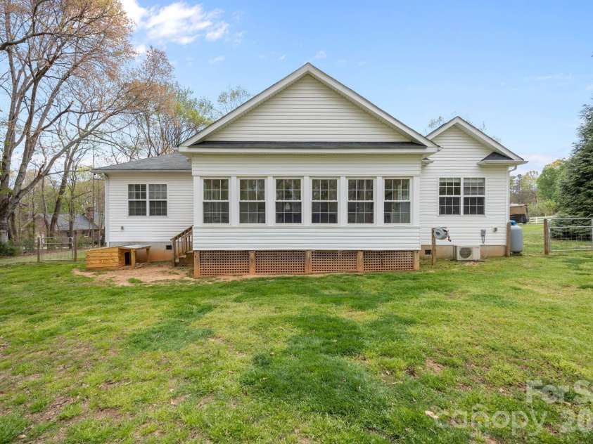 1667 Warwick Court, Lincolnton, NC 28092.  MLS# CAR4365135, YatesRealty ID 11573. 
