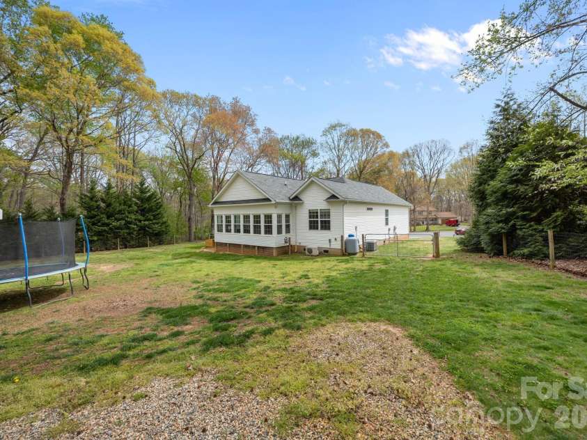1667 Warwick Court, Lincolnton, NC 28092.  MLS# CAR4365135, YatesRealty ID 11573. 